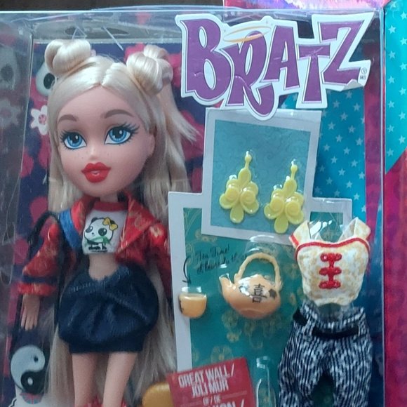 BRATZ STUDY ABROAD CHLOE - Picture 4 of 5